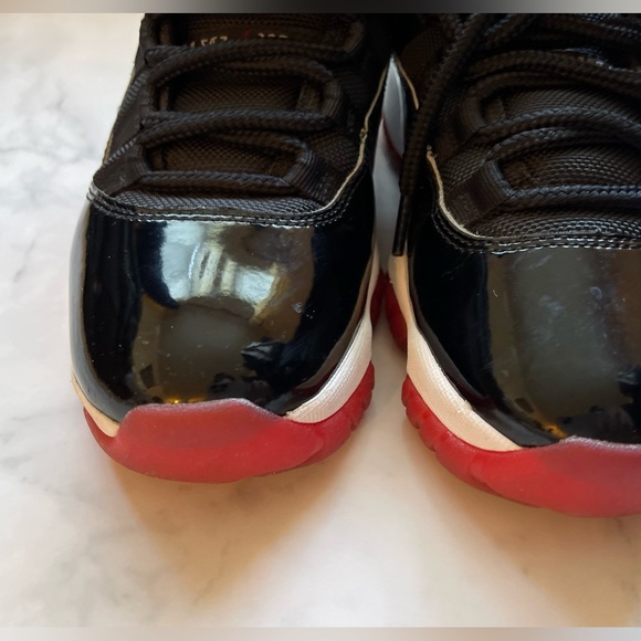 Jordan 11 Playoff Bred (2019) RARE FIND AT THIS PRICE - Picture 3 of 16